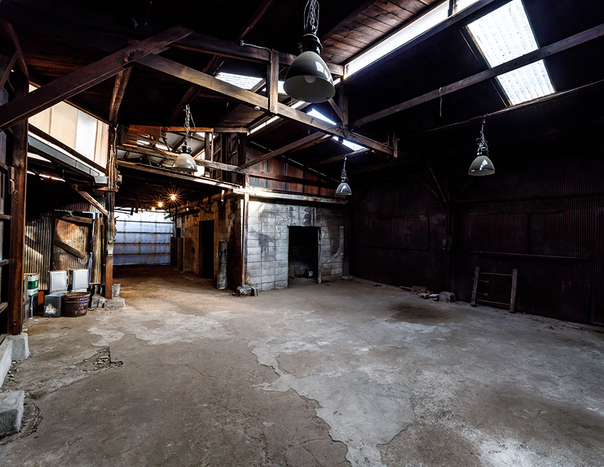 軍都」だった大阪の中心 大阪城周辺に広がる巨大な兵器工場群 終戦の前の日に大空襲が襲った 今は廃墟となった工場遺構にカメラが入る 夏休みに振り返る