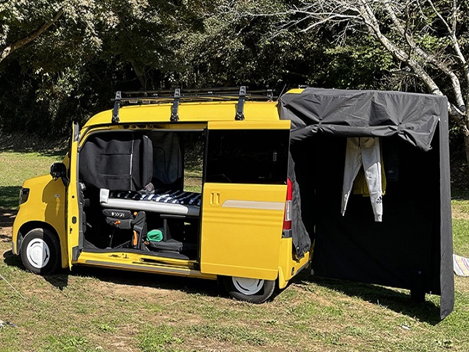 車中泊にオススメの「軽自動車」20選フルフラット式や便利グッズを紹介！：特選車日刊カーセンサ