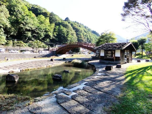 道の駅奈良井木曽の大橋漆のトイレ – ならかわ桜プロジェクト 短歌の詠みたくなる風景
