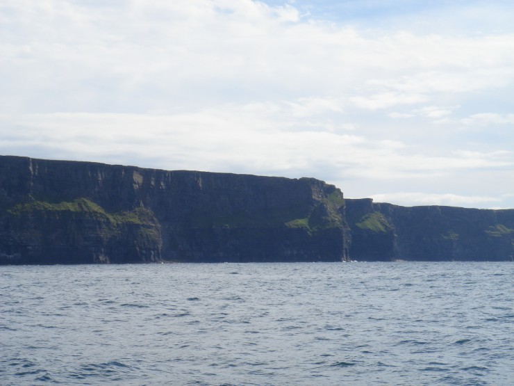強風のモハーの断崖アイルランドを訪ねてどこかに行きたい