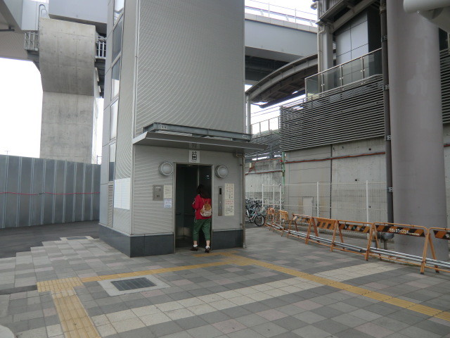 歩道橋エレベーター使用開始