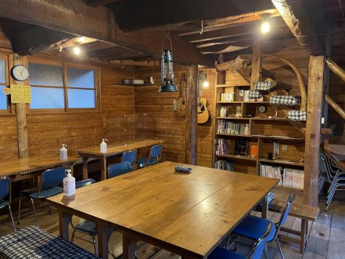 昨シーズンから熊の平小屋のお夕食のメインはミネストローネになりました。お客様に喜んで頂けたので、今シーズンも継続、改良したいと思い、お世話になっている白馬のレストランで実験、試作をさせて頂きました。火の使い方、塩のタイミング、化学調味料を使わずに