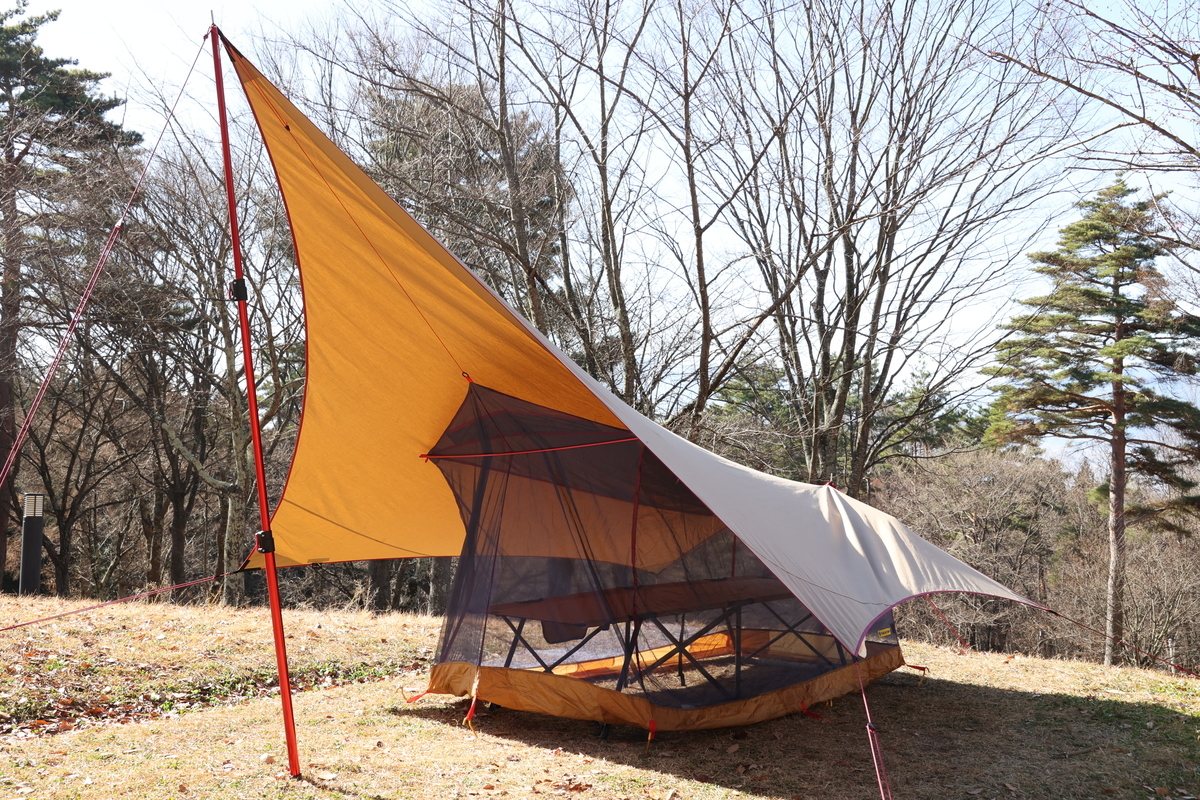 tama-camp☆ Follow▶︎▶︎ @tamacamp3108ムササビウイング小川張りG2000にムササビウイングを小川張り最初の設営ではタープとテントに 間隔が空いている