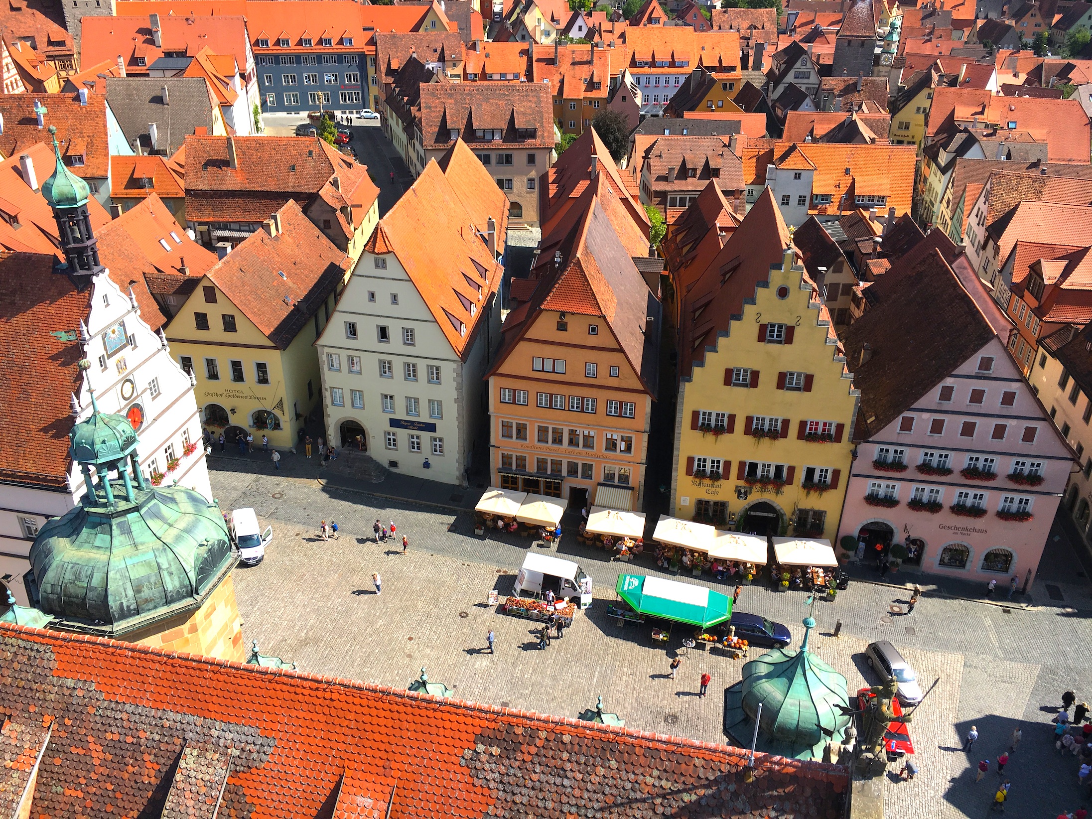 手描きの地図ドイツの主要都市と主要な記号の文字で町のドイツの手書きの名前ベクトル イラスト ポスター デザインのポストカード