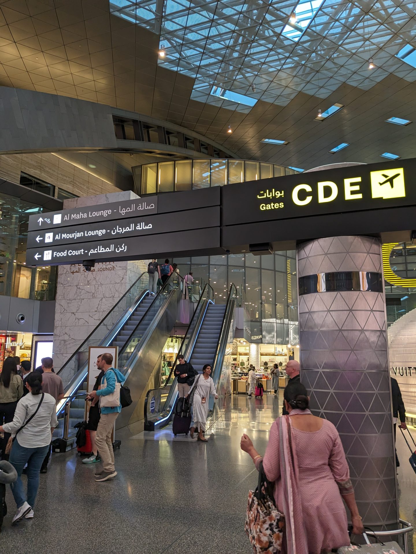 2025 カタール: ドーハ・ハマド国際空港DOHアル・マハ