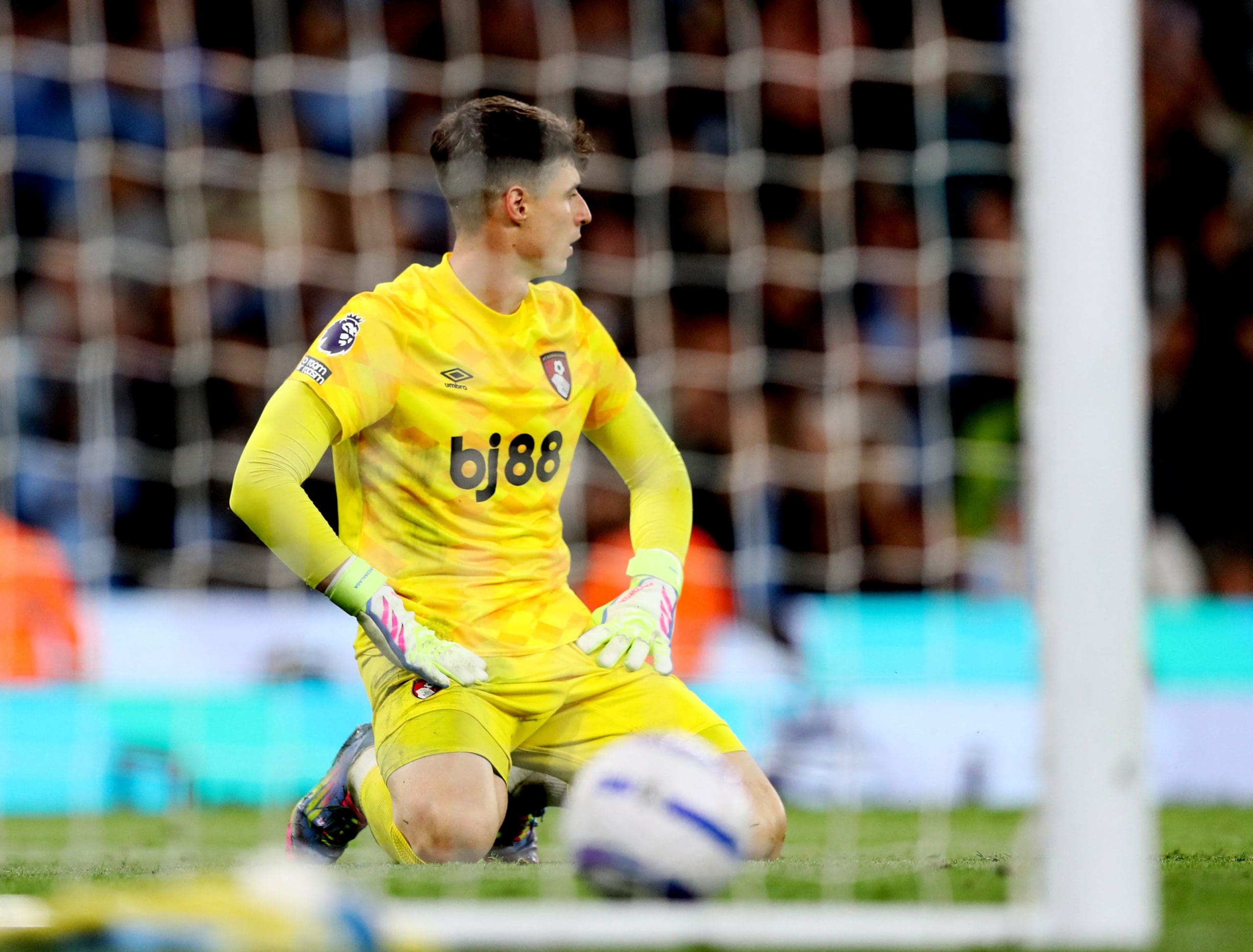 GKケパがアウェイサポとマインドゲーム、巧みに時計の針を進める「今シーズン最高のハイライト」 - 超ワールドサッカ