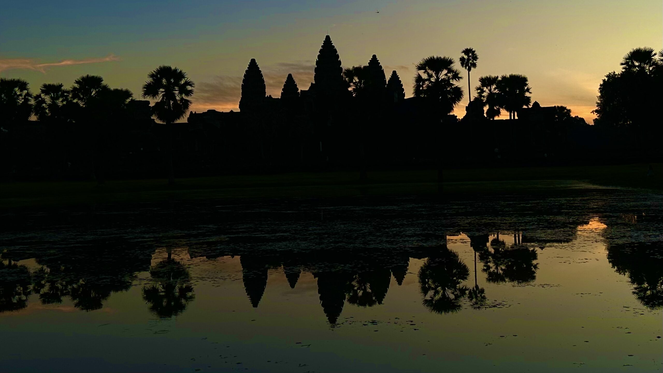 アンコール遺跡観光ツアー&朝日鑑賞 神秘の目覚めを体験 鑑賞地は4箇所から選択可！＜混載