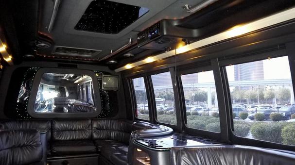 リムジンが東京大阪の夜を走る！リムジンパーティー東京大阪