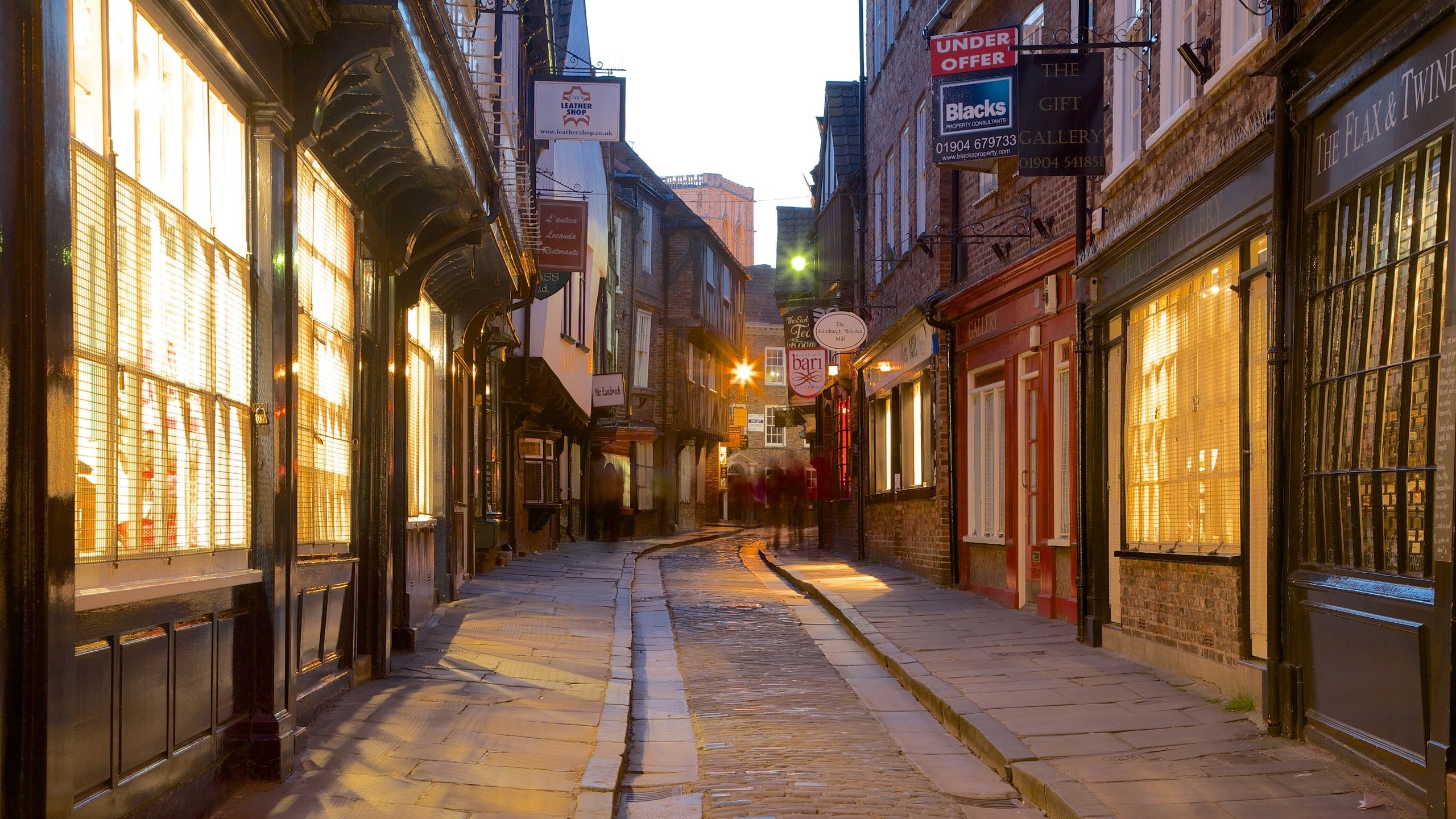 ヨーク 城壁、シャンブルズ・中世の街並みが可愛い英国の都市 YORK』ヨーク イギリス の旅行記・ブログ