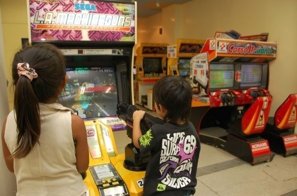 雨の熱海。 アーケードの平和通り商店街で食べ歩きなどいかがでしょう♪熱海熱海駅前平和通り商店街平和通り商店街おさかな丼屋熱海旅行熱海観光熱海グルメ熱海土産温泉まんじゅう熱海温泉atamiizushizuoka熱海スイーツ和菓子熱海駅