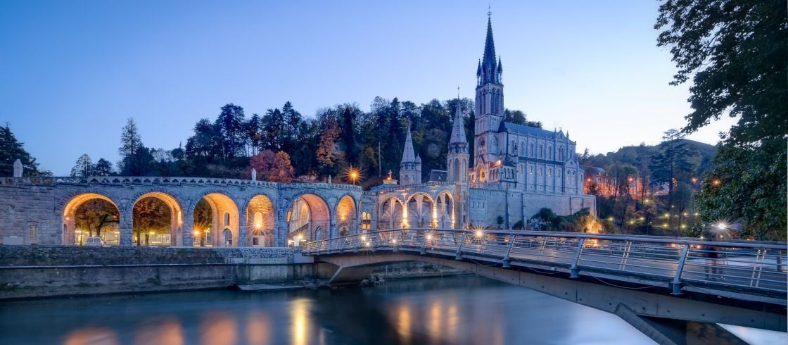 ポンヌフへ行くなら！おすすめの過ごし方や周辺情報をチェックHolidayホリデー