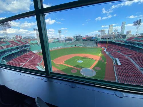 フェンウェイ パークフェンウェイ ケンモア- ツアーとアクティビティエクスペディア