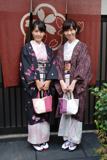 羽織やショール、パッと目を引く冬のアイテム投入で着物コーデの偏差値ＵＰなお客様１３名！イロドリキョウトコラム