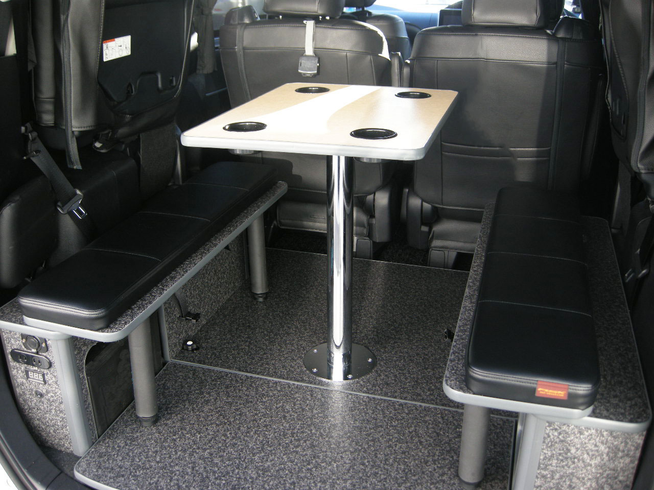 ノアは車中泊も快適！さらにリラックスできるおすすめアイテムも紹介キャンピングカー・車中泊BE-PAL キャンプ、アウトドア、自然派生活の情報源ビーパル