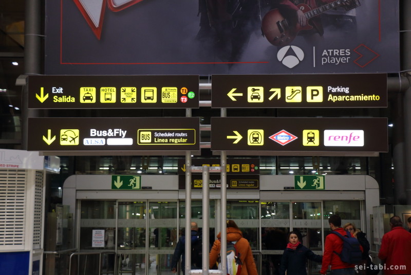 マドリードのビンテージ タクシーによる 2 ～ 3