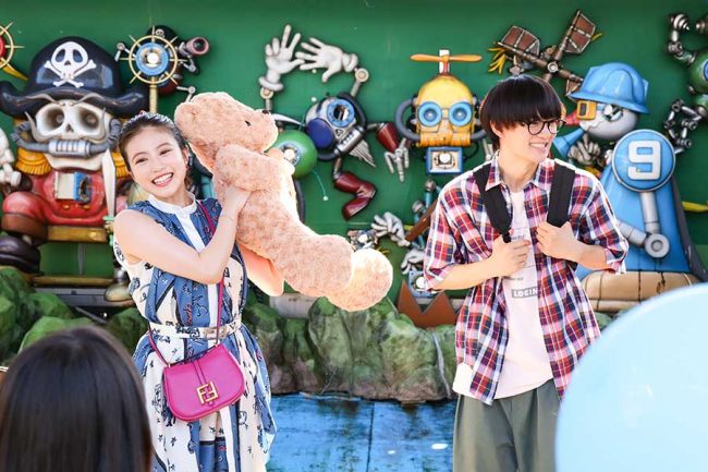 トリリオンゲーム」桐姫の遊園地デートに邪魔者が 秘書役・竹財輝之助のオフショットにフォロワー「お化け屋敷にいるお化けよりも怖いw」 - サンスポ