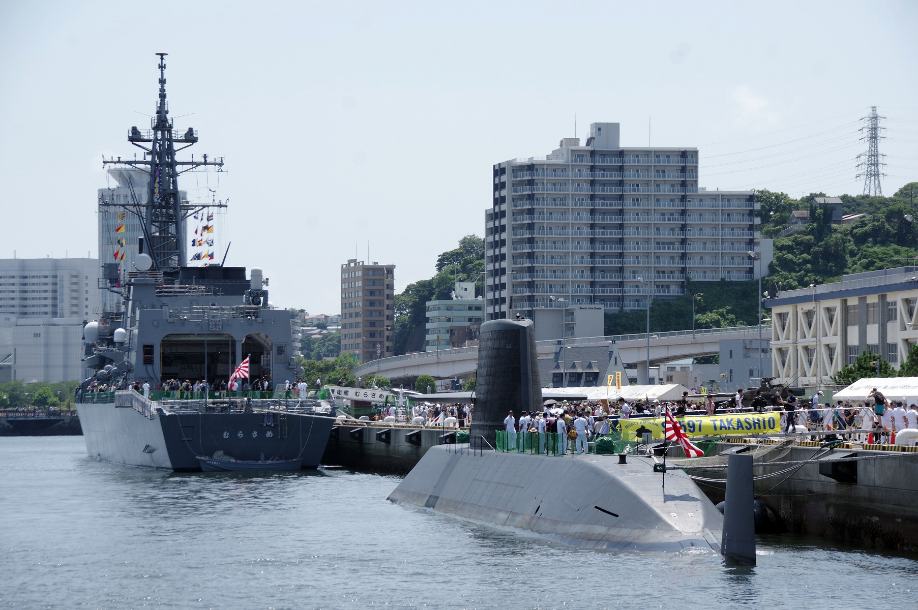 海自横須賀基地や米軍横須賀海軍施設につける艦艇を海上から間近に眺めながら横須賀港をクルーズする「YOKOSUKA軍港めぐり」へ行ってきました。しゃかいか