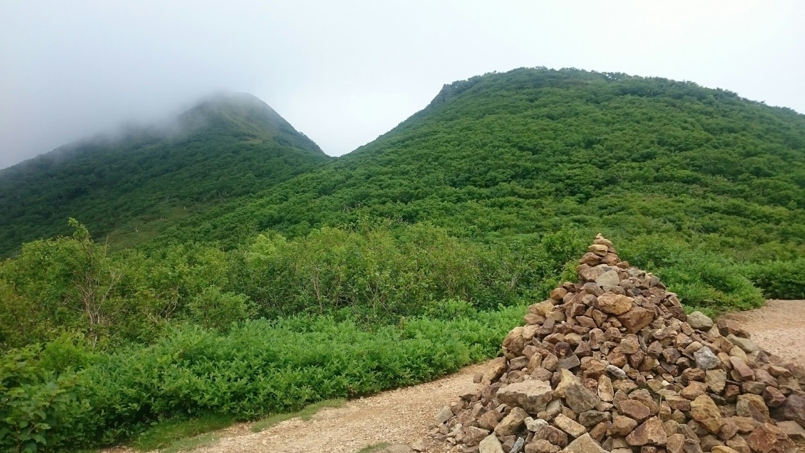 2015年6月の山・手稲山 ケルン山頂山歩きは好歩 スキップ