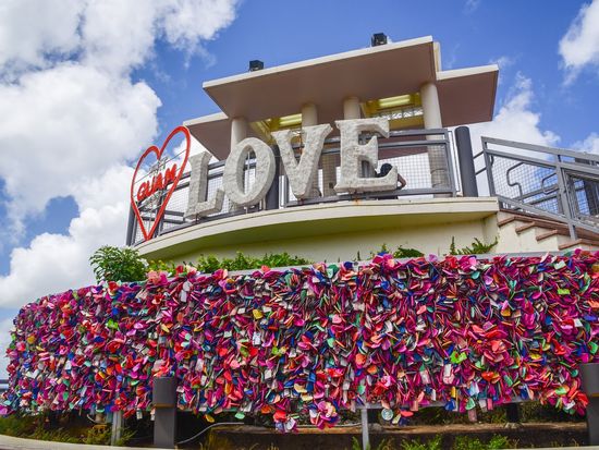 タモントレードセンターグアム 旅行の観光・オプショナルツアー予約 VELTRA