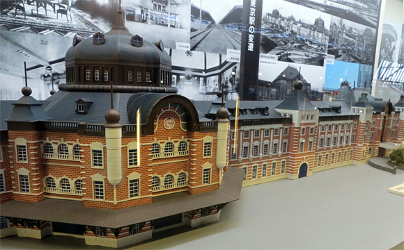 東京駅構内の郵便ポスト☆赤レンガ駅舎の屋根が乗っています！株式会社 ポーラベア