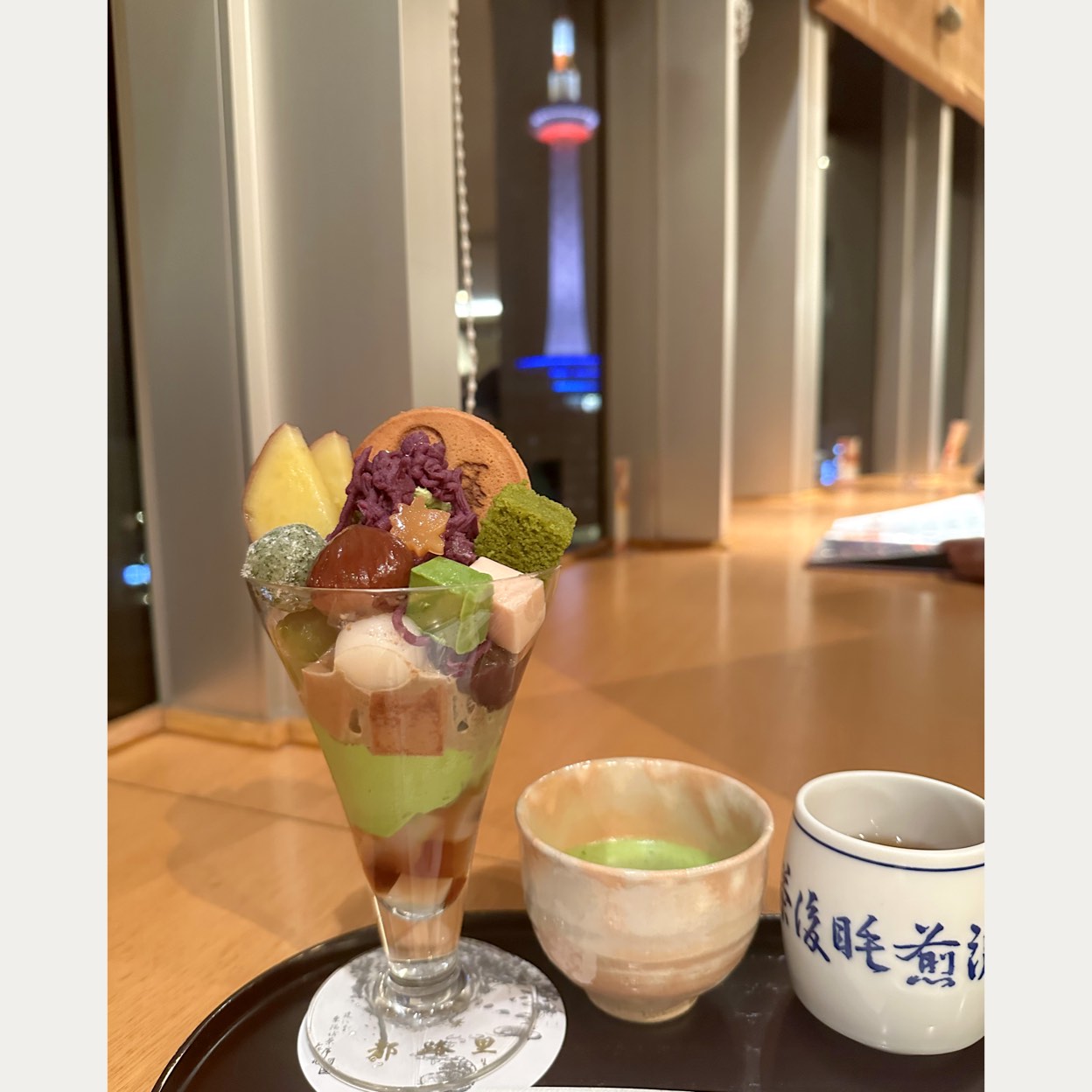 店舗限定メニュー登場！ 茶寮都路里 祇園本店限定「つじりの月」と、伊勢丹店限定「葡萄パフェ」を販売