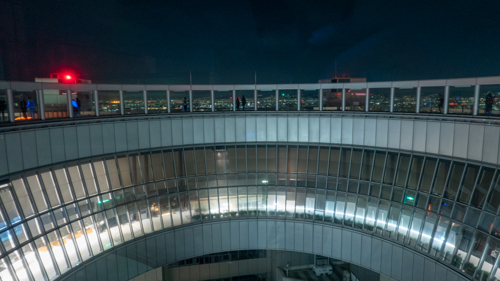 梅田スカイビル駐車場地下2階エリア 利用可能時間：5:00〜23:59 駐車場予約サービスアキッパ