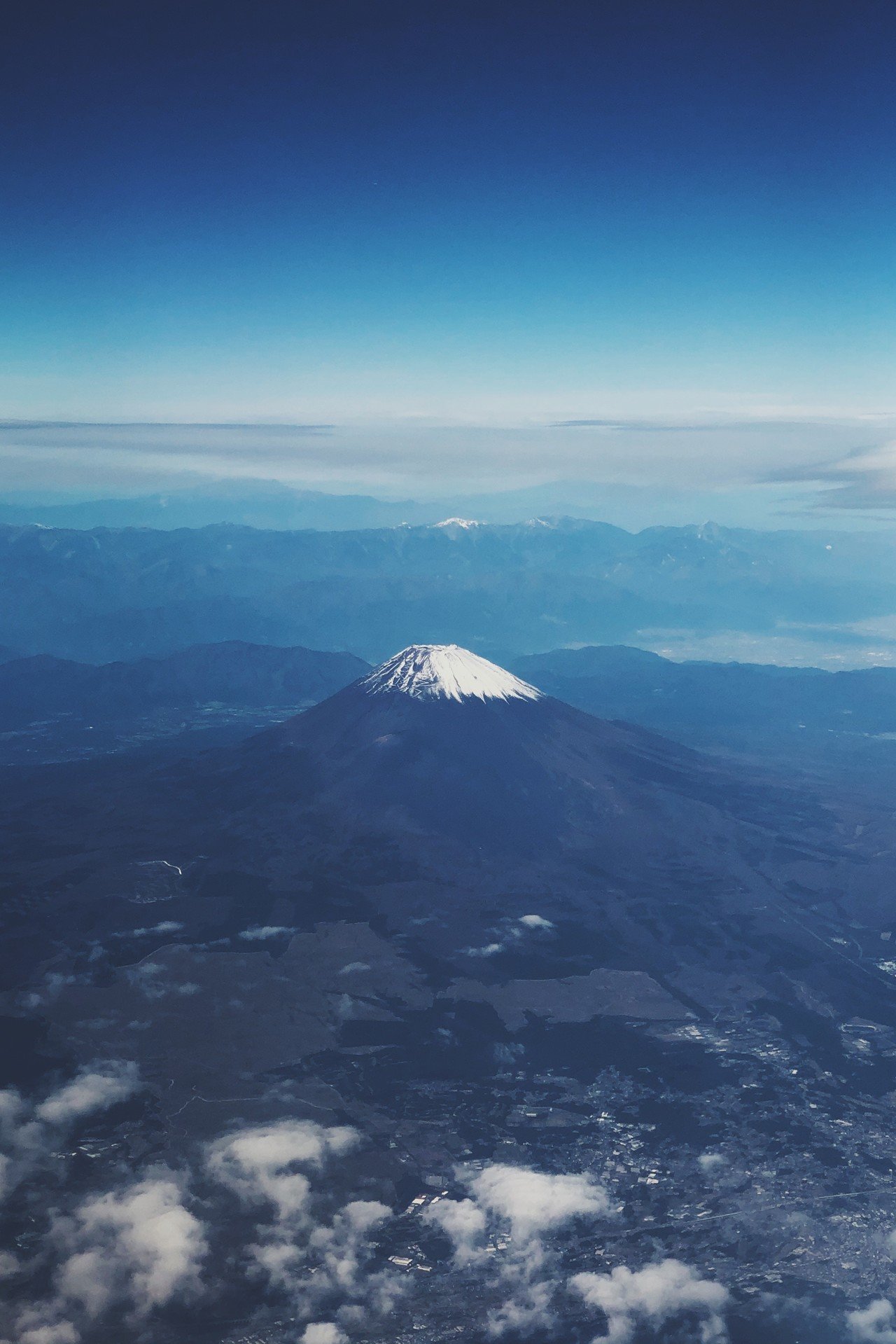 飛行機から見た夏の富士山の写真・画像素材-Snapmart スナップマート