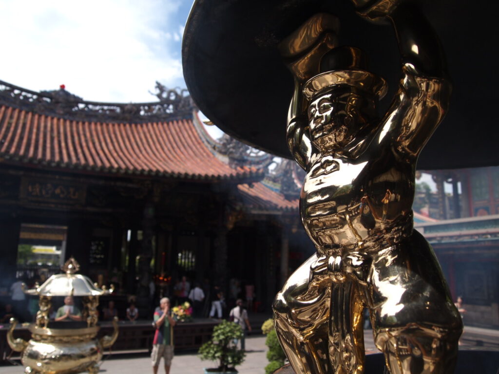 台北に来たら外せないパワースポット！台湾一有名なお寺「龍山寺」