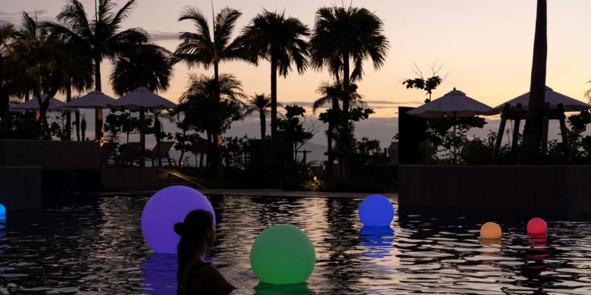 アイスクリームにシェル、巨大な「王冠フロート」も☆ インスタ映えから動画映えへ進化した『CanCamナイトプール』東京プリンスホテルにOPEN！画像8SGS109