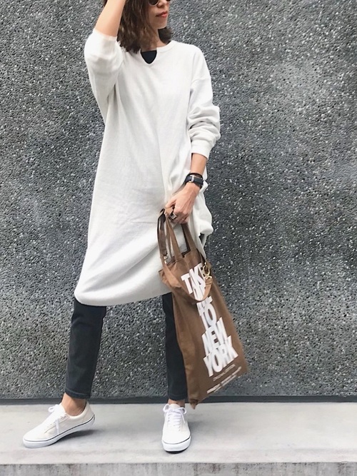 実は優秀！ベージュスニーカーコーデ メンズ・レディース おしゃれな取り入れ方とは？2nd