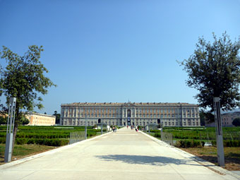 どう見てもおフランスの宮殿 今治市「日本食研の工場見学」 -