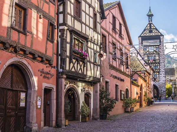 観光：フランスで最も美しい村のひとつに選ばれたヴァル・ドワーズの村は、その称号を守り続けている。 - Sortiraparis.com