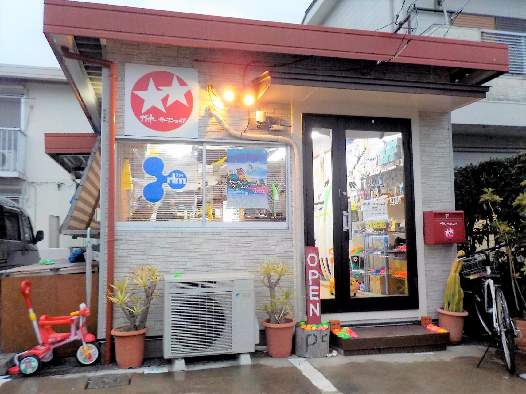 宮崎のサーフポイント波情報と安いレンタルボード宮崎の木崎浜＆青島無料波情報は空港近くのサーフショップニューウェーブ