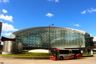 世界で最も美しい駅14選に国内で唯一選ばれた「金沢駅」。鼓門のおもてなし力 季節・暮らしの話題 2015年05月16日-