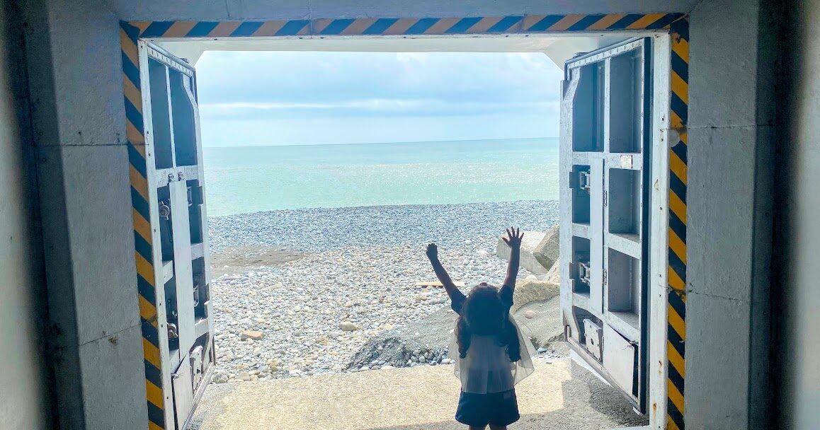 海へと続くトンネル」で映えスポットとなった御幸の浜が美しいユウマガ