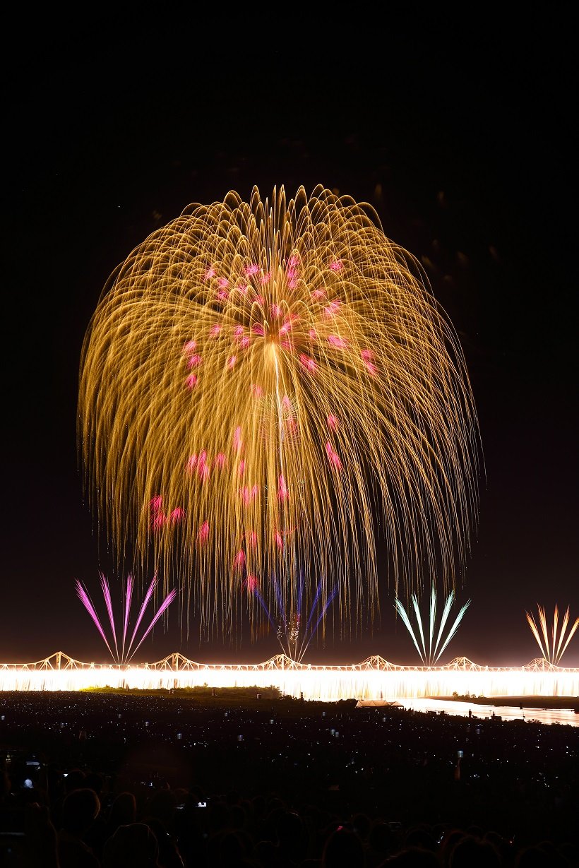 2025年開催日程付 日本では花火が夏でも冬でも見られる！「日本三大花火大会」＆「日本一」の花火大会3選