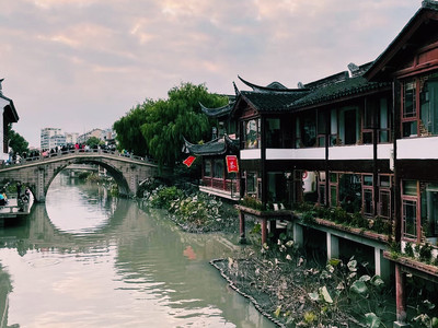 上海中国旅行記 昔の上海というものに来たことはないけれど、なんだか懐かしいと感じる通りだったPhoto by awazo.com