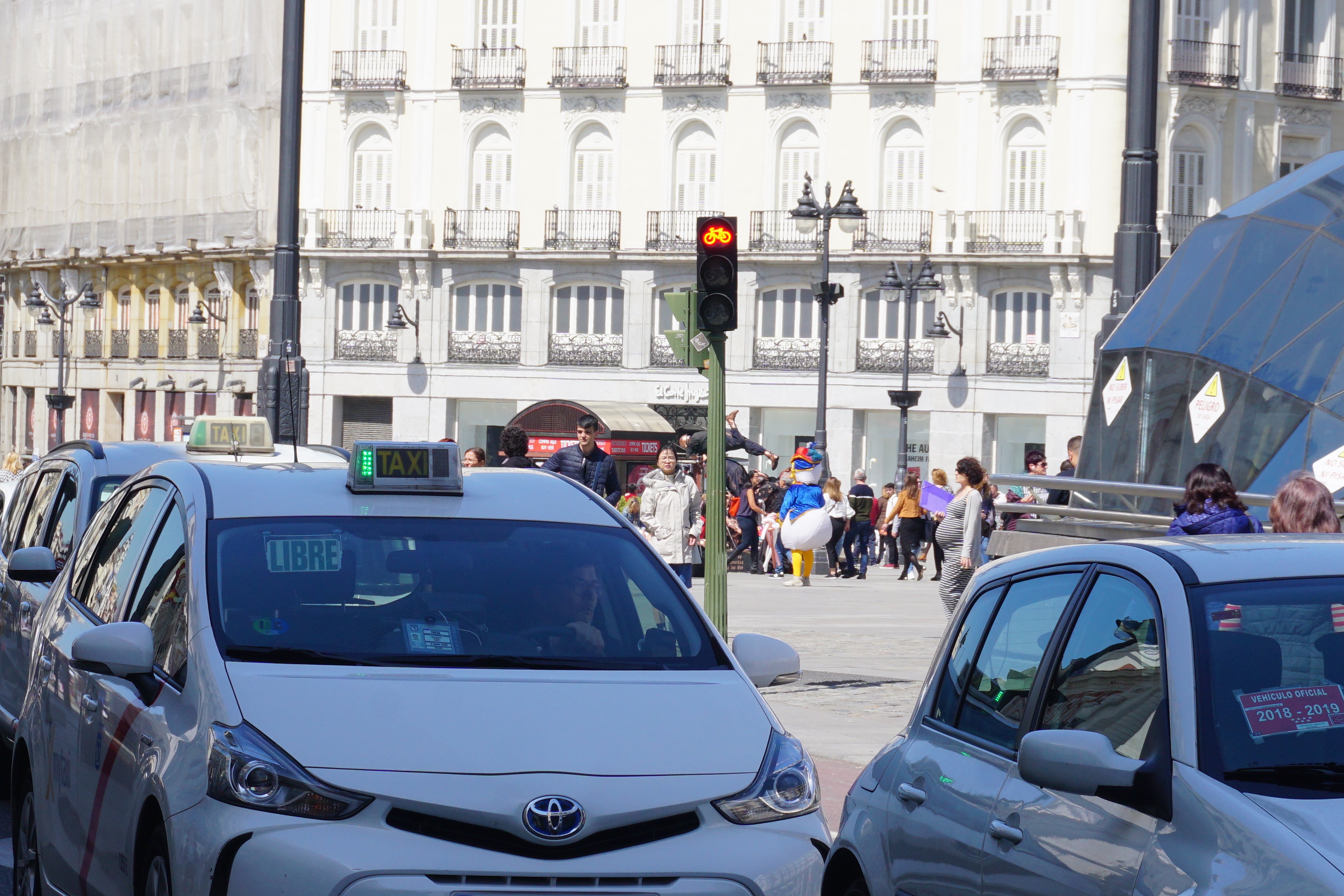 タクシー・マドリード：マドリード市内を移動するための最速ソリューション - ラジオタクシー033