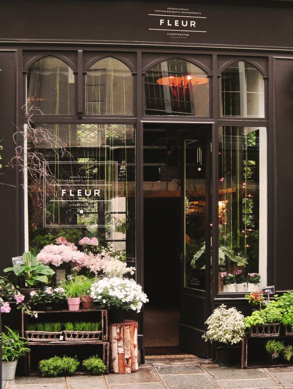 パリのマルシェでの買い物 お花屋さんにも行列ができる ~ 海外で暮らしてみたら