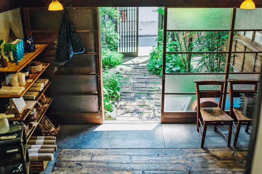 上野の古民家カフェ – 支那ソバ かづ屋