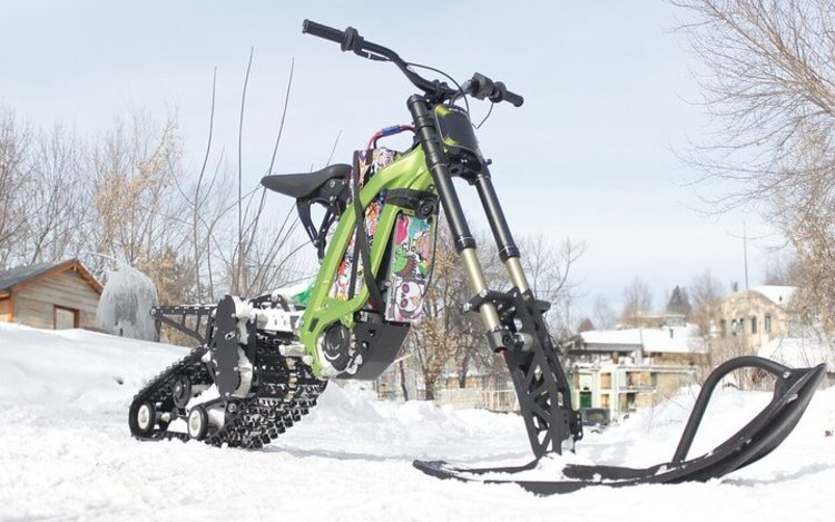 小型スノーモービルが登場！ ZR200 RSS高喜屋