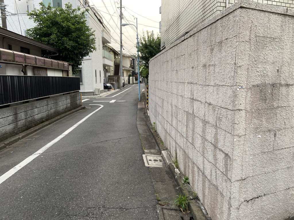 狭い道を安全に走るコツ クルマの運転 苦手克服クルマ情報サイトｰGAZOO.com