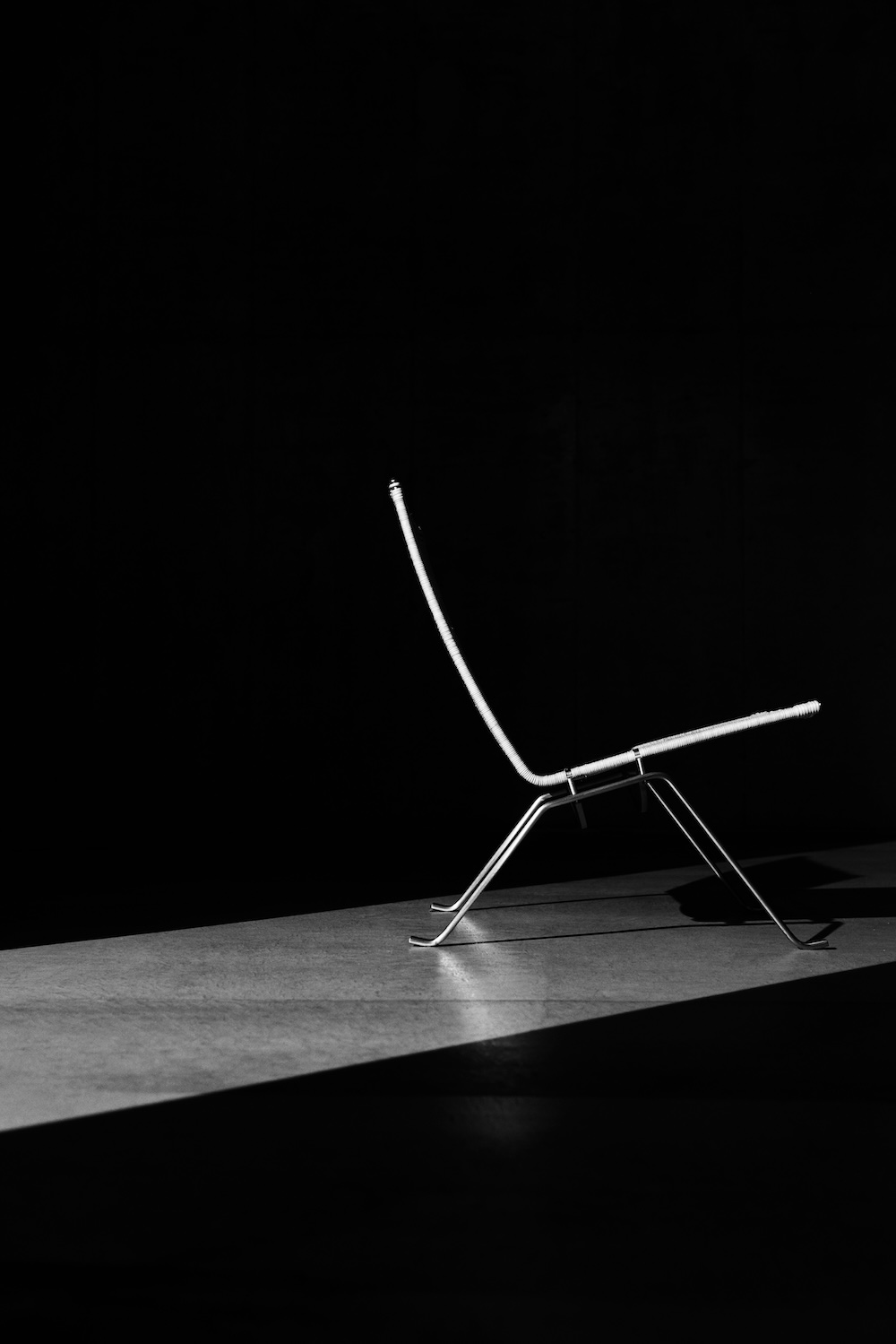 京都の禅寺 両足院 で見る。日本の伝統建築と融合する、ポール・ケアホルムの世界