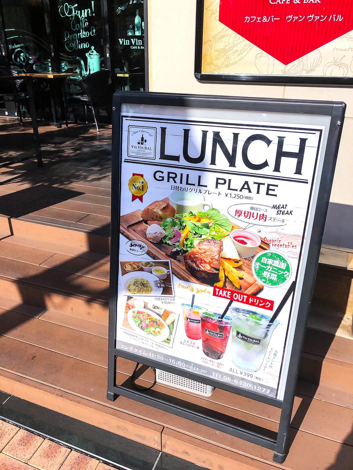 リニューアルが進む阪神尼崎駅前に、ホリーズカフェがNEW OPEN！！阪神尼崎駅前すぐに「ホリーズカフェ阪神尼崎駅前店」がオープンしました！156席ある広々とした店内で、 ドリップ抽出のこだわりコーヒーがゆったり楽しめます。 朝は7時から、夜はなんと23時まで営業