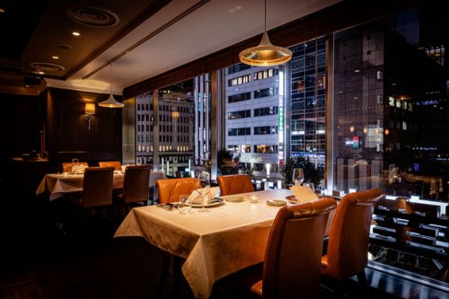 記念日・誕生日デートにおすすめ！東京駅近辺の夜景がキレイなレストラン＆バー10選グルカレ by 東京カレンダ