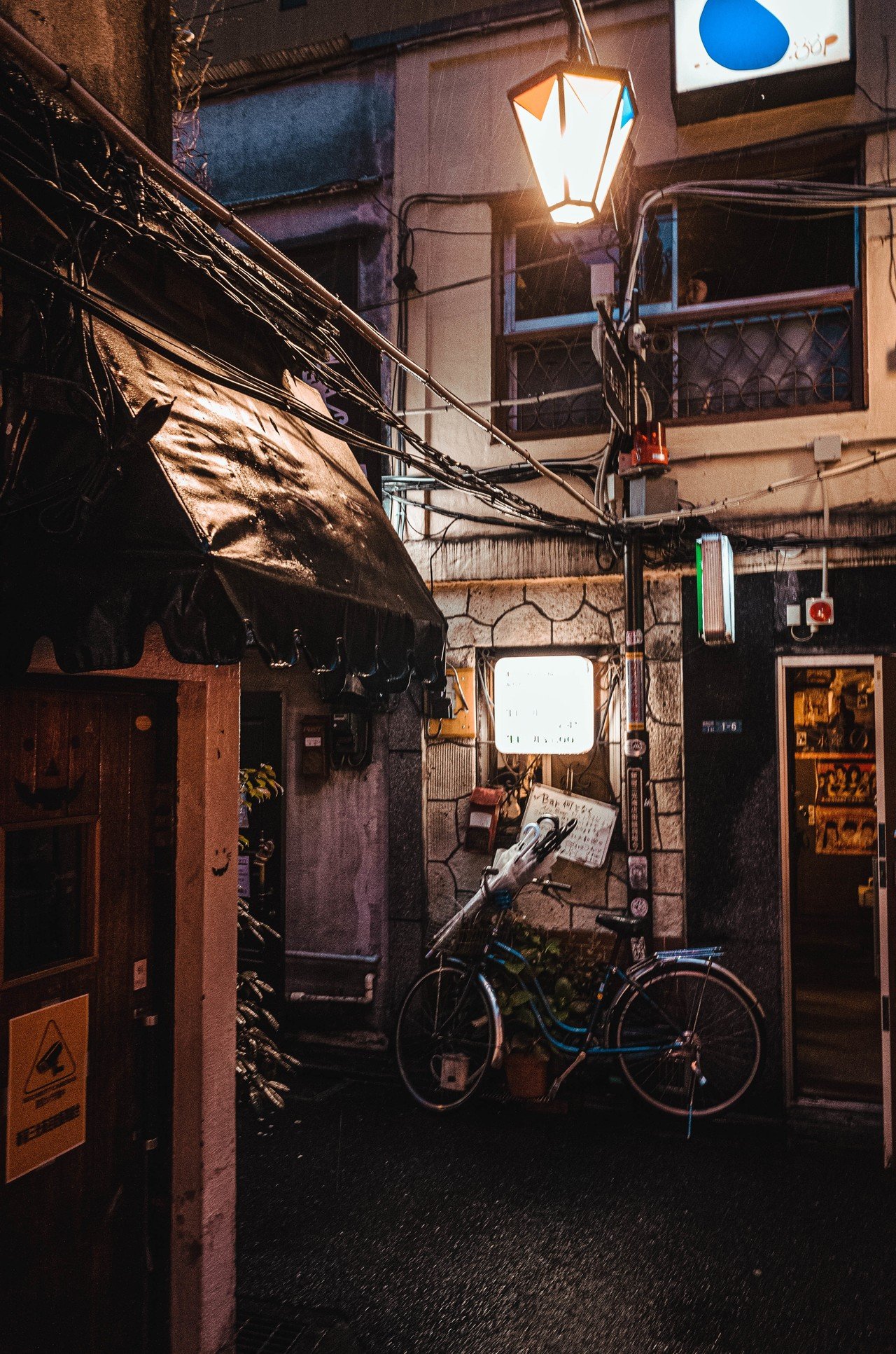 東京は、きらびやかな街ではない――薄暗い路地裏に宿る「街の本質」 連載 記憶の路上を歩く 3アーバンライフ東京