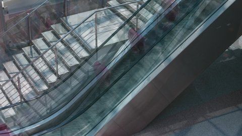 万博で再燃の「エスカレーター片側空け」問題から何を学ぶかNEWSポストセブン