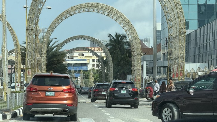 ナイジェリアでの海の上の近未来的な都市造り - WSJ