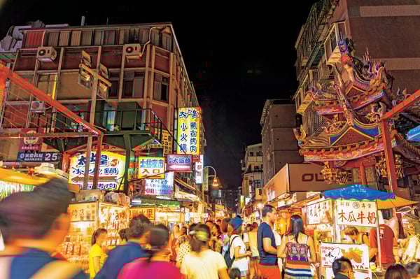 台湾のグルメと自然、旅を締めくくるルーフトップバーの夜景-台湾旅行2日目-林文臣大阪グルメ×旅行