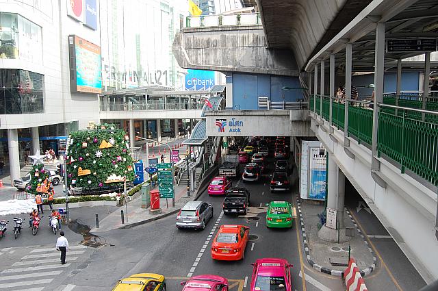 2025年 タイ BTS 国立競技場駅のおすすめレストラン